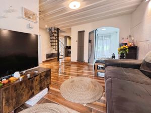 Lounge- click for photo gallery